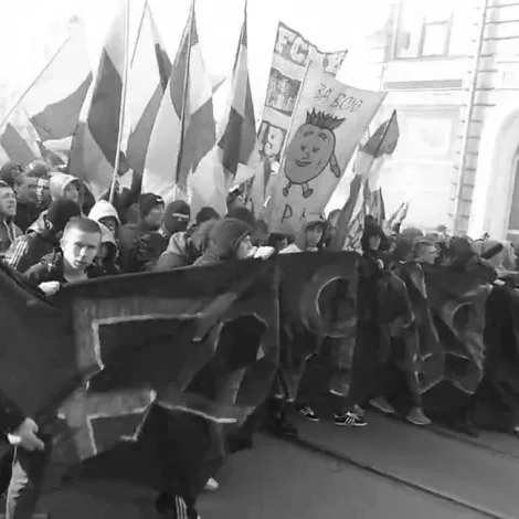 Чемпионат эйфории: движущие силы толпы на матчах и в повседневности